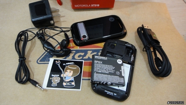 MOTO XT319豪華入門機開箱 一秒鐘變成~站立模式XD