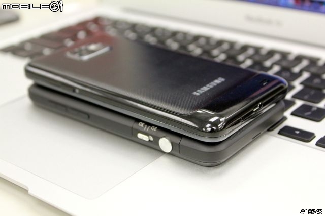 三星 Galaxy S2 vs HTC EVO 3D 外型、效能、相機大車拼!你選誰?