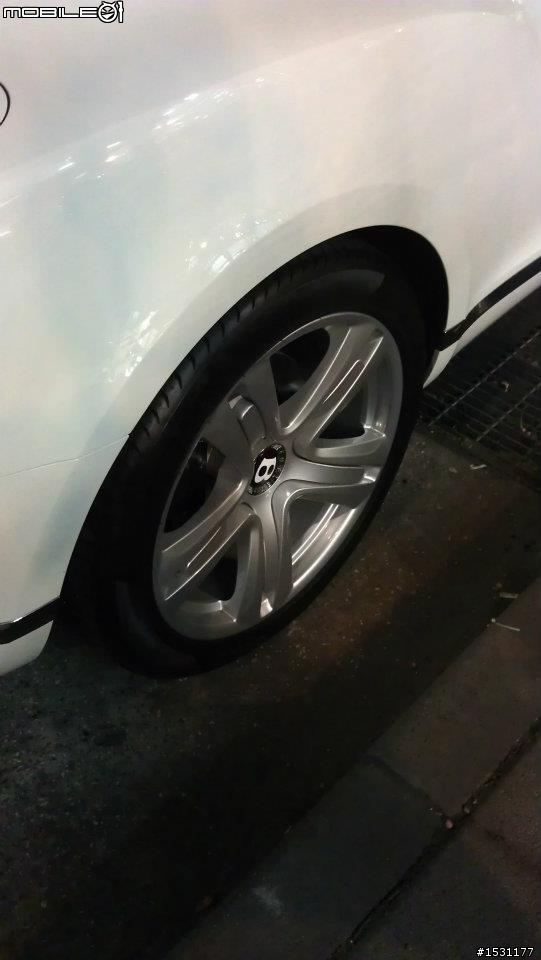 2/2 更新 這個禮拜 看到兩次 '移動房子' Bently 賓利
