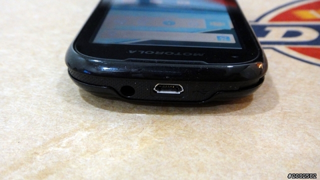 MOTO XT319豪華入門機開箱 一秒鐘變成~站立模式XD