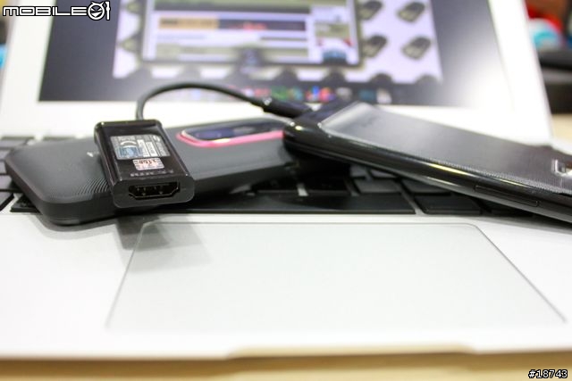 三星 Galaxy S2 vs HTC EVO 3D 外型、效能、相機大車拼!你選誰?