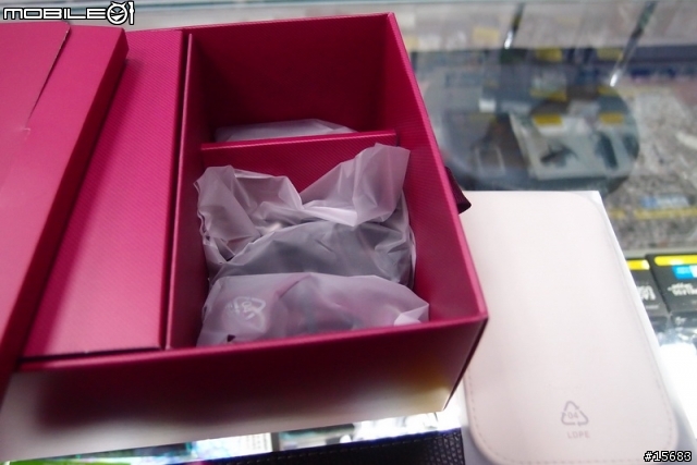 HTC Rhyme 嫣紅紫 開箱分享