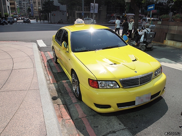 很受美眉關注的blingbling計程車