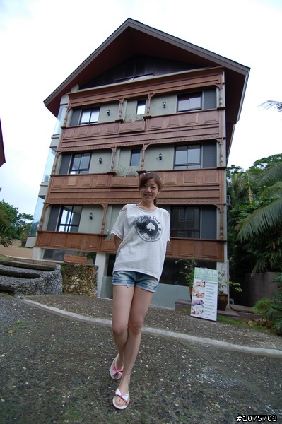 ( 照片來囉)""可樂旅遊""安排的蜜月長灘島 / 關島的""不開心""回憶