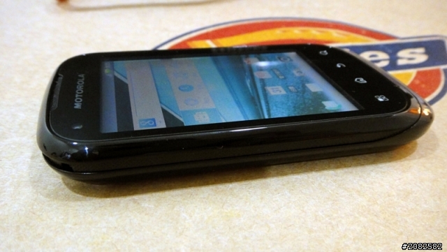MOTO XT319豪華入門機開箱 一秒鐘變成~站立模式XD