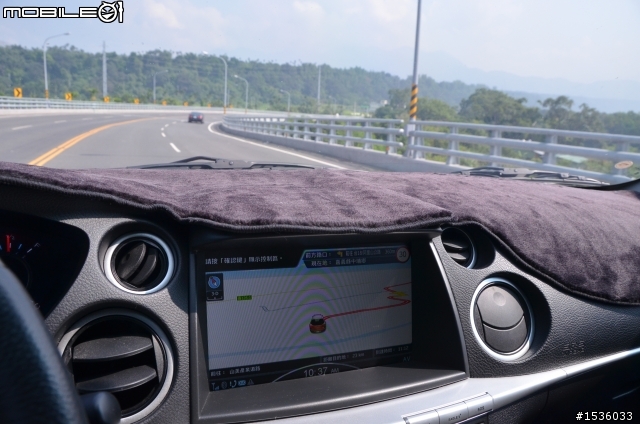 開著Luxgen SUV到台灣最新景點天梯:福美吊橋,測試Luxgen使用混用機油的效能。