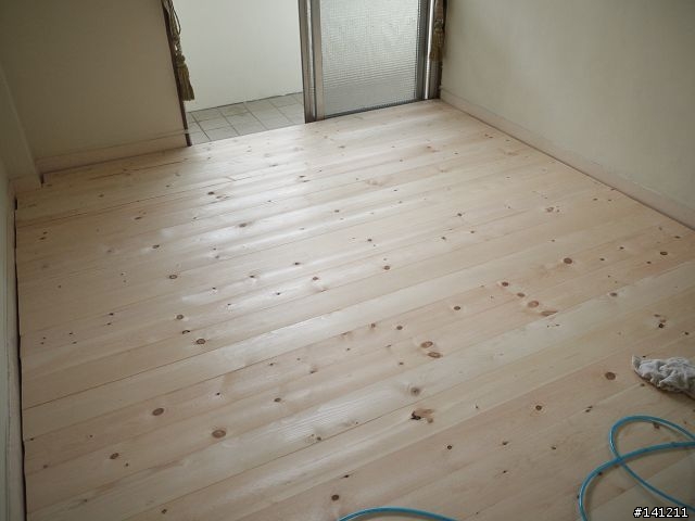 (分享)DIY下角材式的實木地板(松木)...10/25更新...