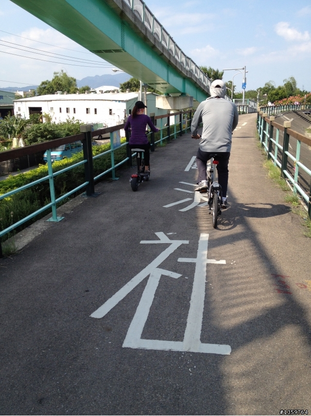 (開箱文)美國EVO電動滑板車 從新店至淡水旅誌實測(中)