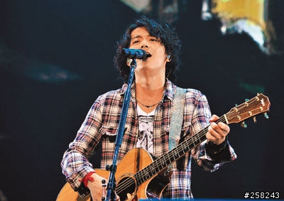【西西分享】木村拓哉、福山雅治風格=格紋襯衫+牛仔褲