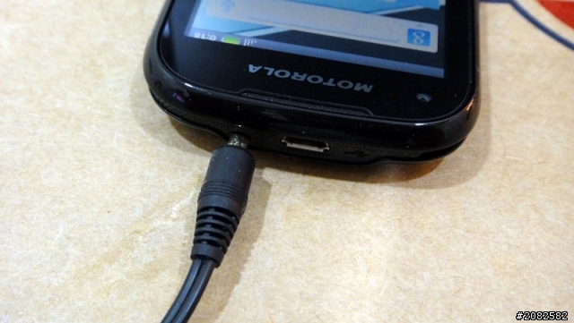 MOTO XT319豪華入門機開箱 一秒鐘變成~站立模式XD