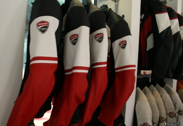 探访DUCATI工厂直营店