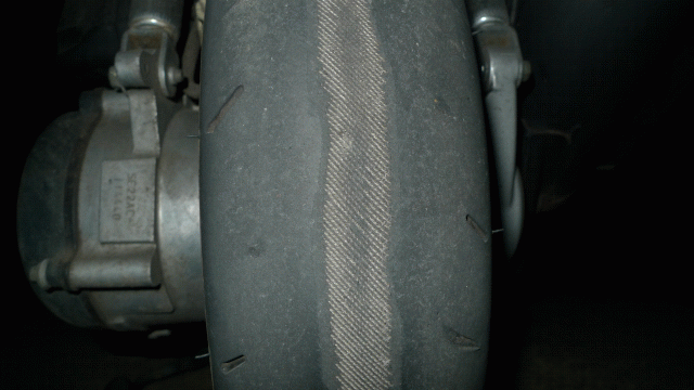 麻煩有使用過普利司通BT-39SS這條輪胎的車主們看看!