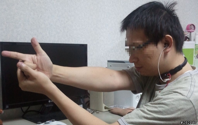 戰爭機器三 喉部通訊器 (喉麥)