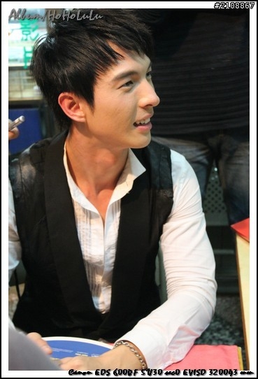 新手劣作,請砲火全開對準!