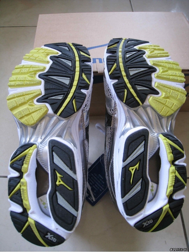 我的Mizuno慢跑新鞋開箱囉~