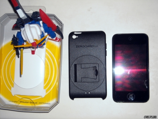 iPOD Touch 4 背蓋可旋轉站立(開箱)