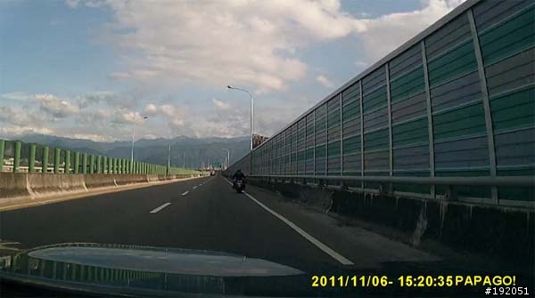快速道路的路肩不是重機專用道
