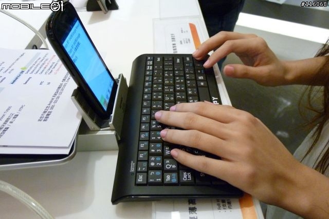 Android 4.01 (ICS 與 ZIPPY BT-540 藍牙鍵盤 搶先動手玩)