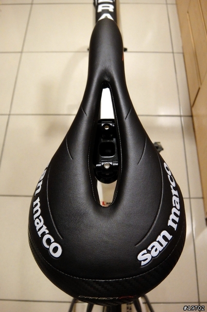 碳纖車的戰國時代裡,我默默選擇了Carrera Phibra 2