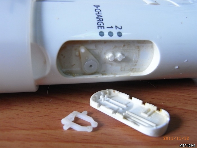 國際牌噴射水流攜帶型沖牙器Panasonic EW-DJ40 (附拆解照片) 更換電池問題