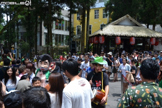 開著Luxgen SUV到溪頭找妖怪、彰化樂活正妹老師的襪子DIY、西螺買醬油逛老街。