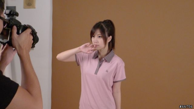 今天替家裡拍型錄的女MD 請給些嘴炮 喔~不是 是意見! 12/1 你說的出 我做的到 !!!