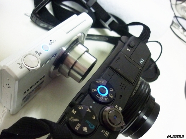 翻轉外型比一比,MV800 & EX1