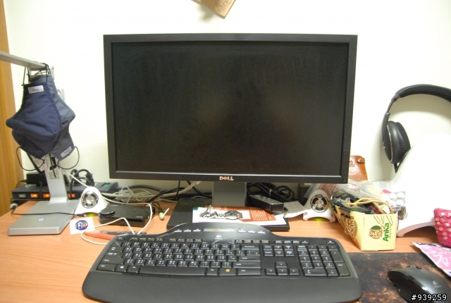 BenQ EW2730 簡單開箱 (第一次寫開箱文 請鞭小一點)