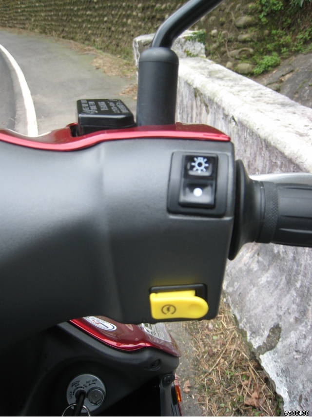 我不是鐵男 但快變成歐吉桑之2011年 SUZUKI address V125G 開箱