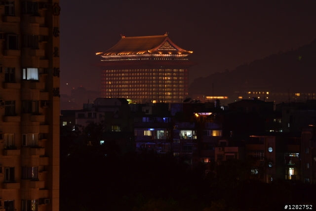 Nikon AF-S 55-200mm VR 大樓