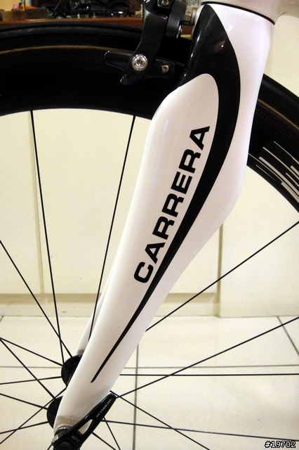 碳纖車的戰國時代裡,我默默選擇了Carrera Phibra 2