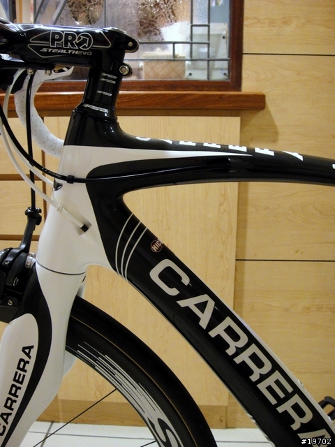 碳纖車的戰國時代裡,我默默選擇了Carrera Phibra 2