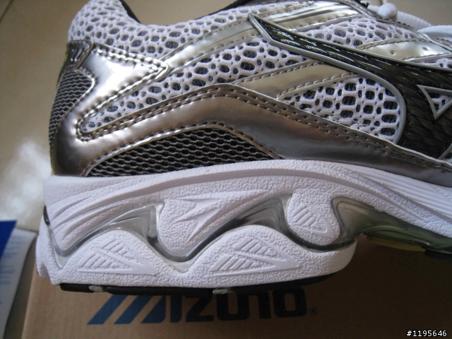 我的Mizuno慢跑新鞋開箱囉~