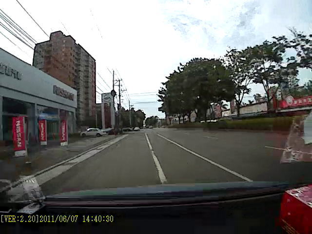 原廠不像原廠 亂搞一通