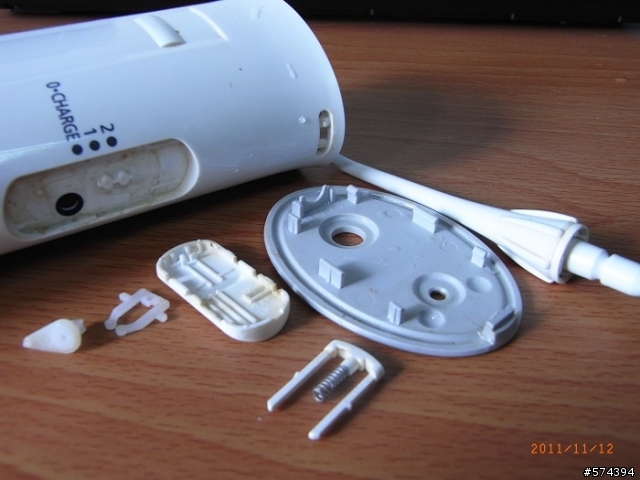 國際牌噴射水流攜帶型沖牙器Panasonic EW-DJ40 (附拆解照片) 更換電池問題