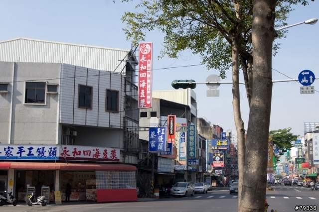 我家SENTRA被惡作劇四輪用起子戳胎壁 請大家幫找兇手