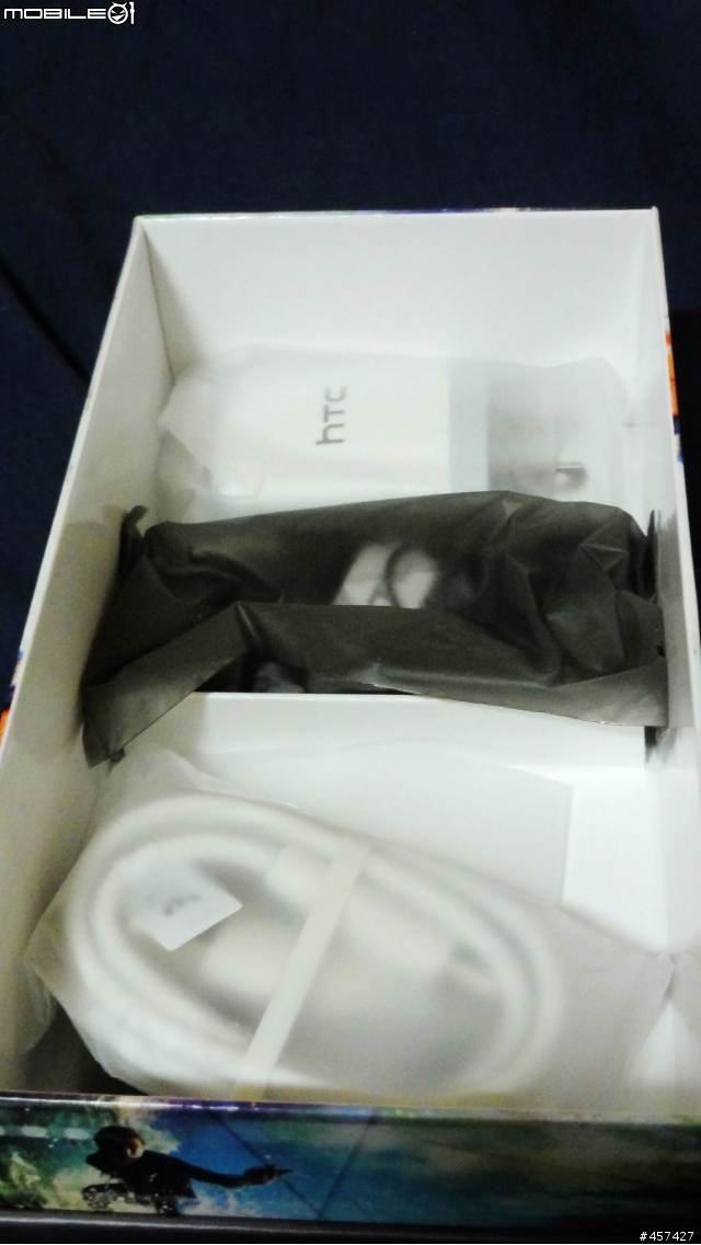 期待已久之終於到貨!hTC Amaze 4G(白)開箱囉!(新增實拍照片)