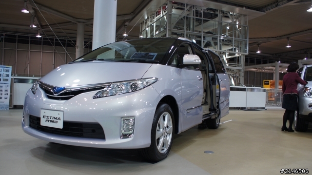 東京台場直擊TOYOTA Camry Hybrid & new Yaris GS (圖多)