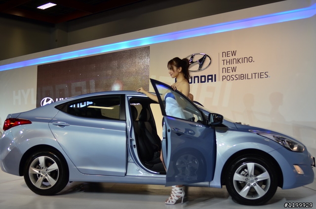 360度的Elantra本人 車展盛況 水洩不通 現代出動十幾個正妹