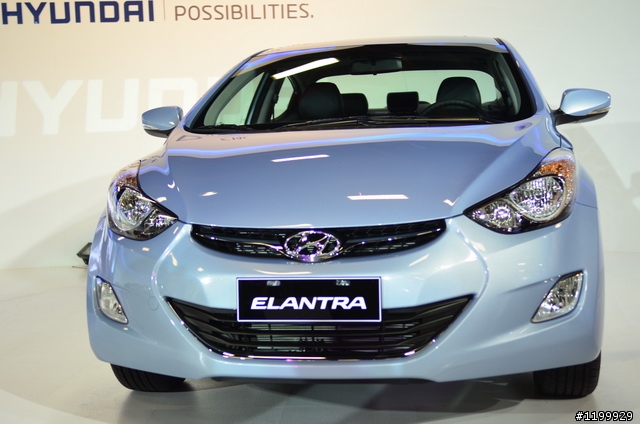 360度的Elantra本人 車展盛況 水洩不通 現代出動十幾個正妹