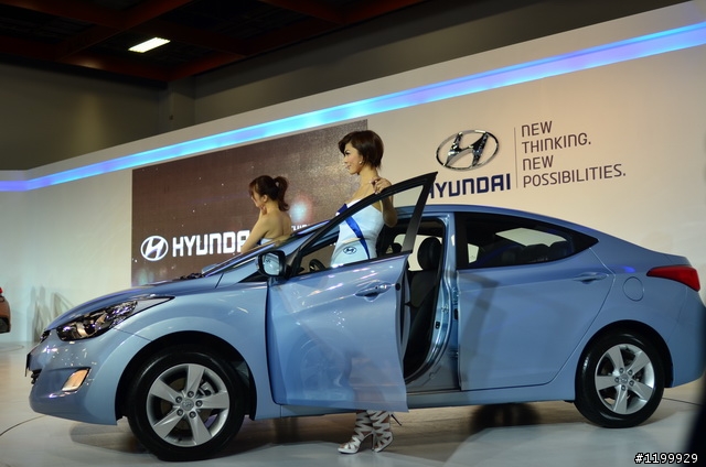 360度的Elantra本人 車展盛況 水洩不通 現代出動十幾個正妹