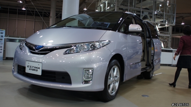 東京台場直擊TOYOTA Camry Hybrid & new Yaris GS (圖多)