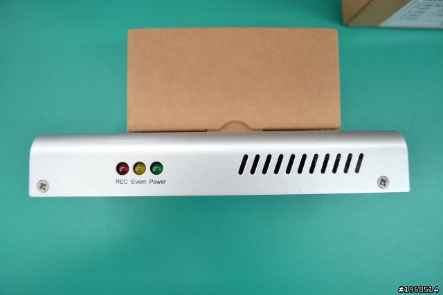 《不專業開箱文》車規DVR-401四錄鏡頭行車紀錄器之 終於在年底入手了