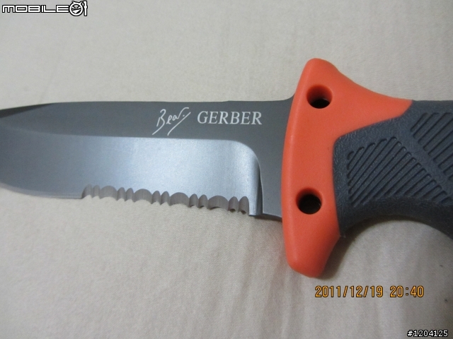 Bear Grylls 的求生刀具