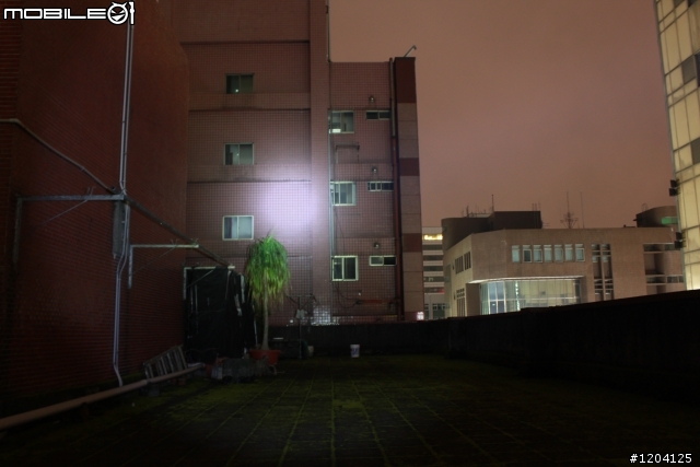 收集的手電筒(室內外)大PK (TM11+RRT3+X6+HID+UB3T+SR90+G42+M21X)