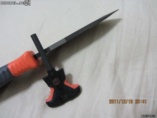 Bear Grylls 的求生刀具