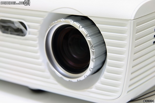 我的第一台投影機 Optoma 3DW1