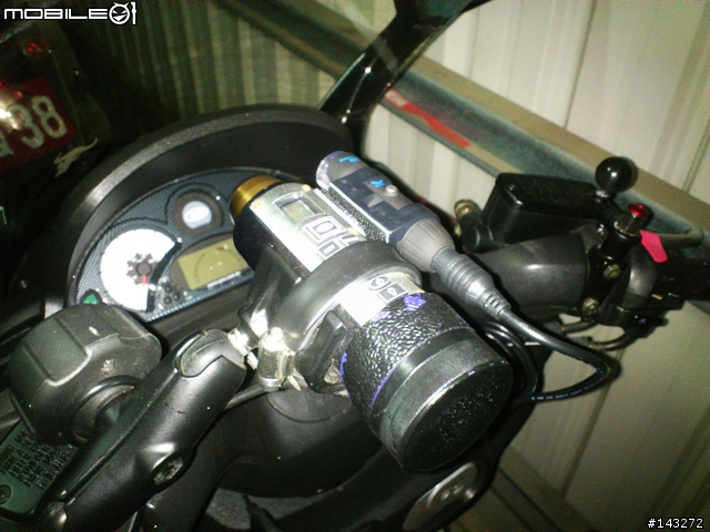 超迷你防水記錄器.獵豹 M1 入手小測(2011/12/28 更新..車充線裁短&夜魔罩再利用)