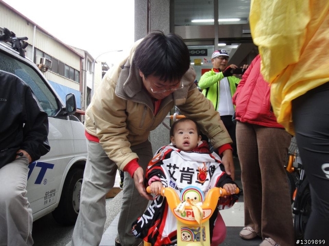 轉動台灣向前行,娃娃車也可以 ^^