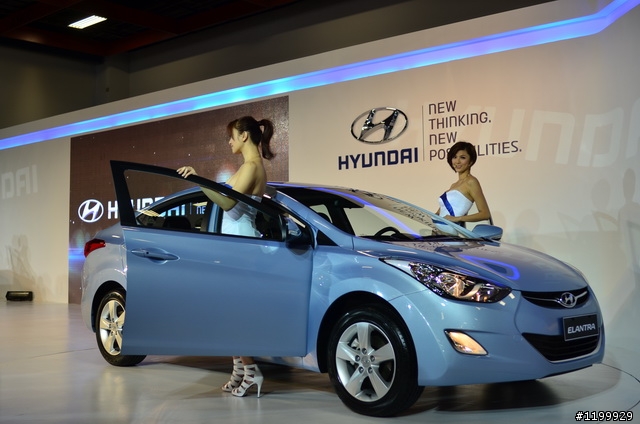 360度的Elantra本人 車展盛況 水洩不通 現代出動十幾個正妹